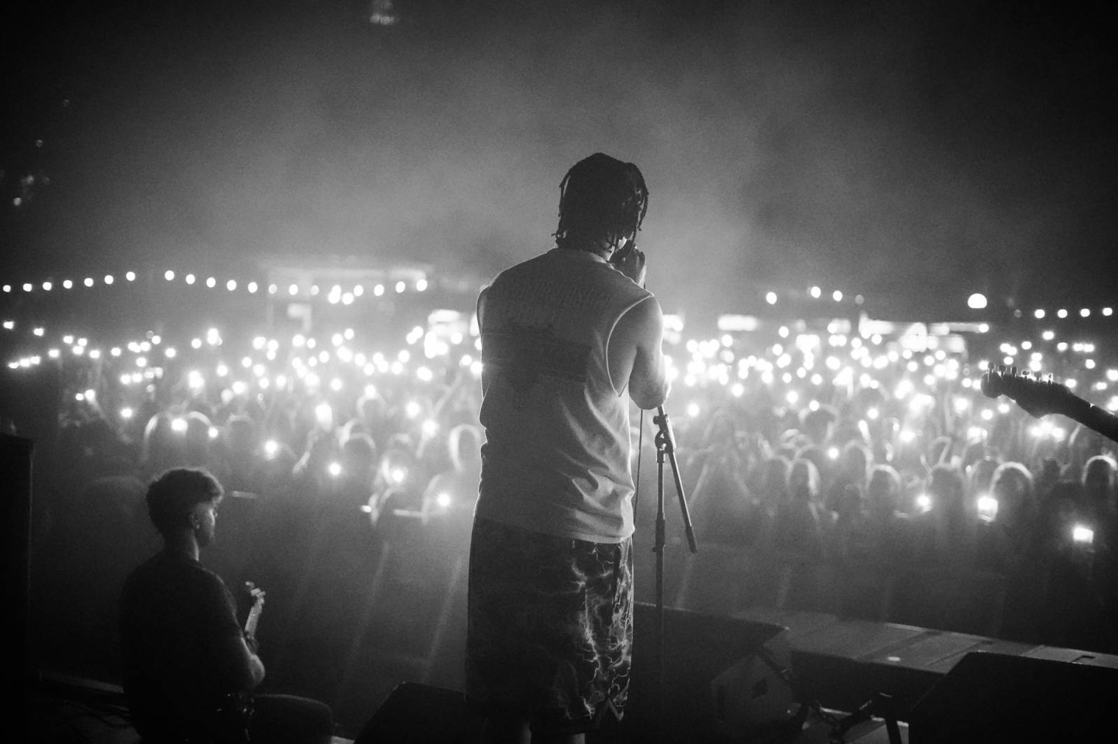 Kulturní léto v Karlových Varech vrcholí, Ben Cristovao rozjel show plnou energie