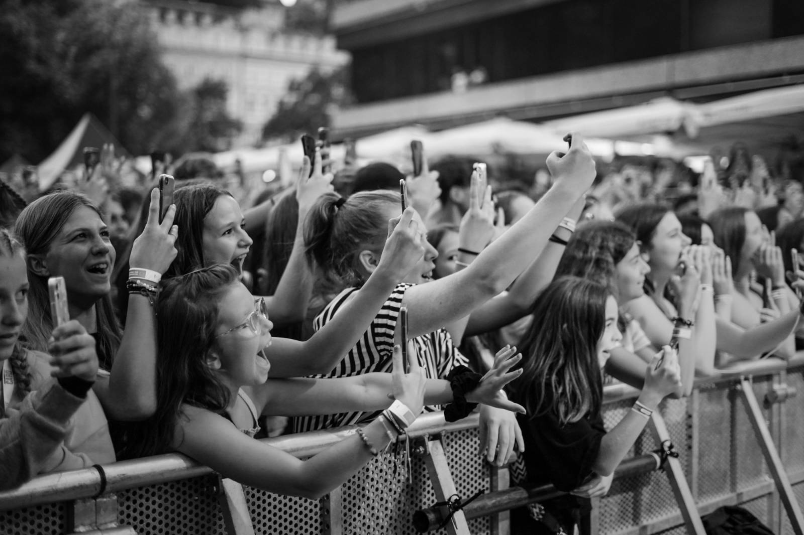 Kulturní léto v Karlových Varech vrcholí, Ben Cristovao rozjel show plnou energie