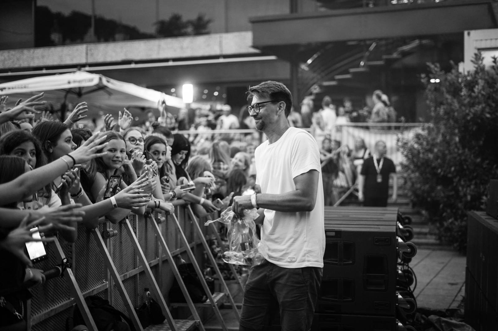 Kulturní léto v Karlových Varech vrcholí, Ben Cristovao rozjel show plnou energie