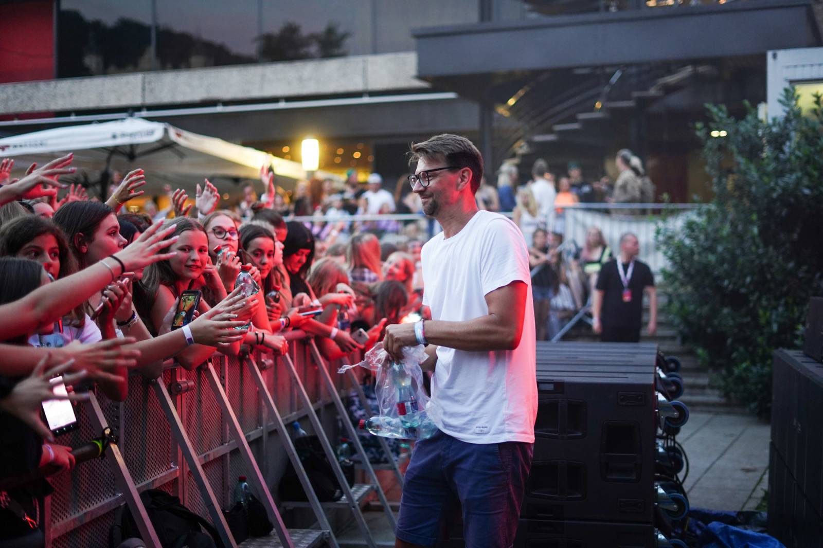 Kulturní léto v Karlových Varech vrcholí, Ben Cristovao rozjel show plnou energie