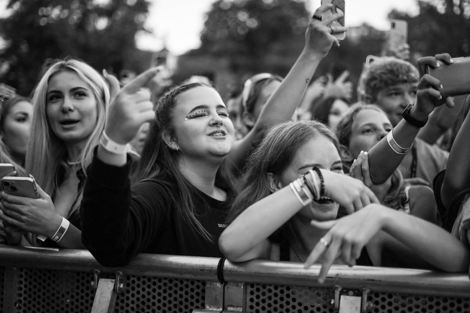 Kulturní léto v Karlových Varech vrcholí, Ben Cristovao rozjel show plnou energie