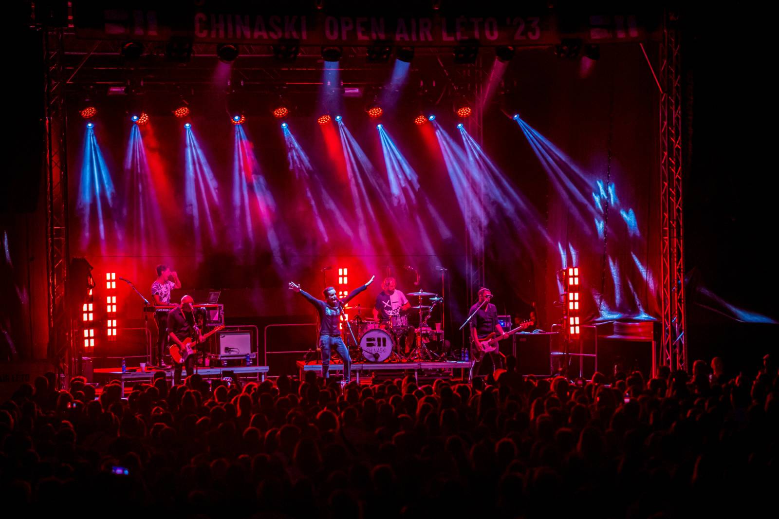 Chinaski v Kutné Hoře neplýtvali slovy, předskakovala jim Martyho Banda