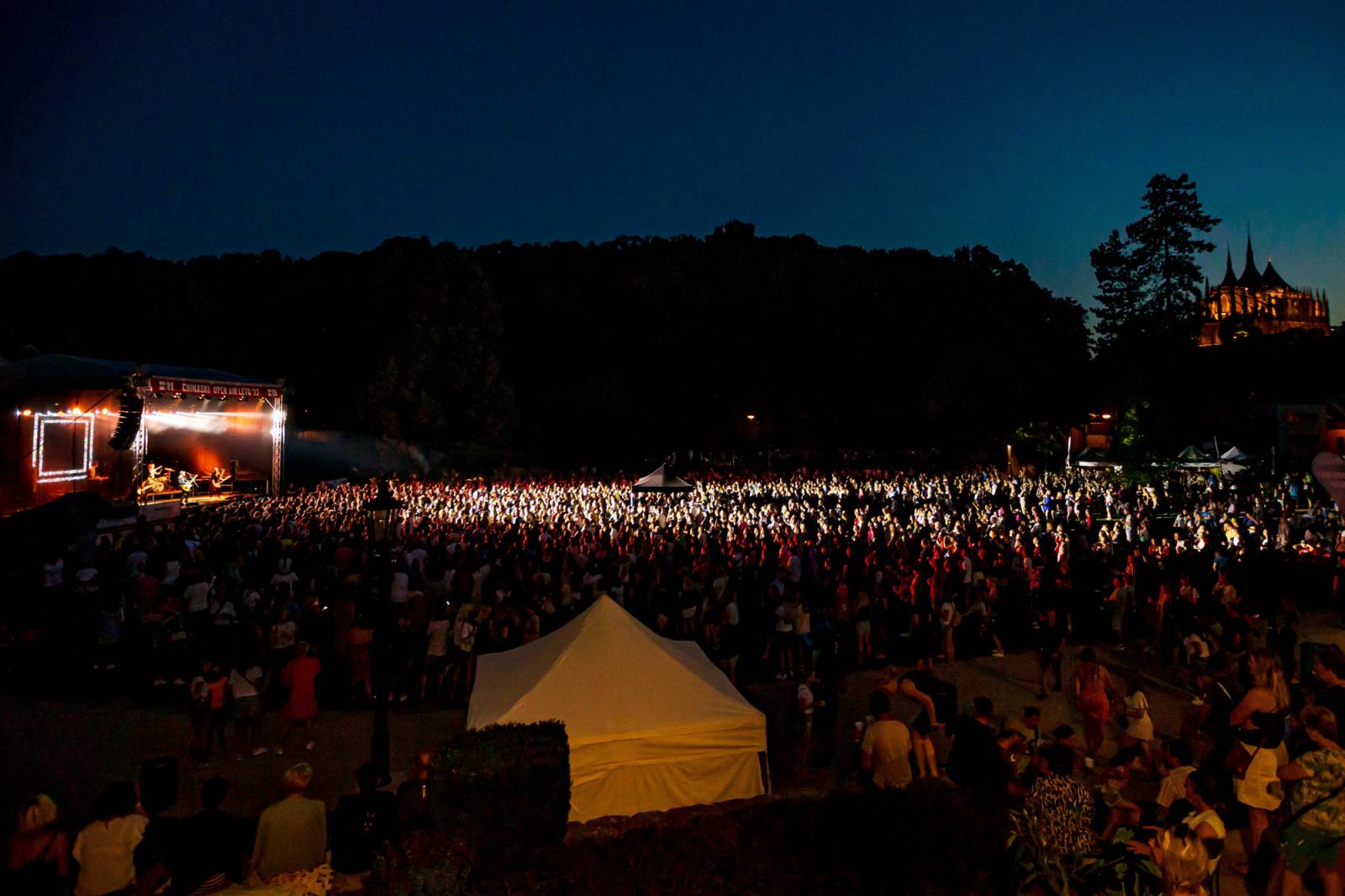 Chinaski v Kutné Hoře neplýtvali slovy, předskakovala jim Martyho Banda