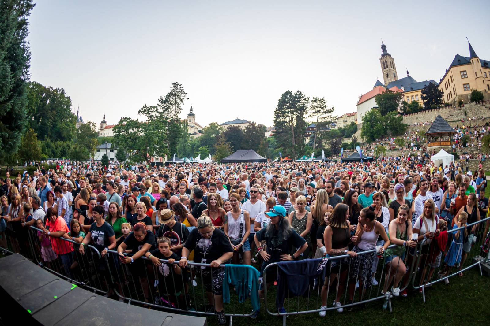 Chinaski v Kutné Hoře neplýtvali slovy, předskakovala jim Martyho Banda