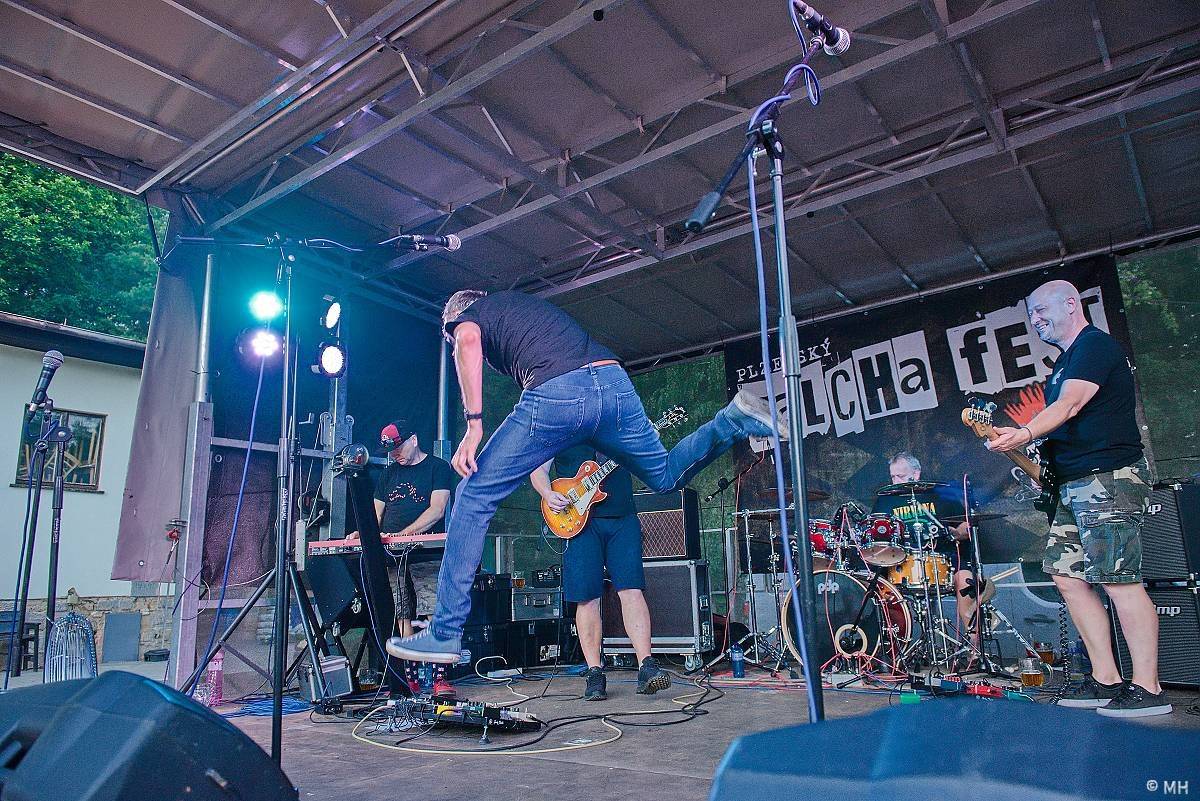 Plzeň bavil Valcha Fest, rockerům hráli Absolutní Neklid, Metalíza i Propast