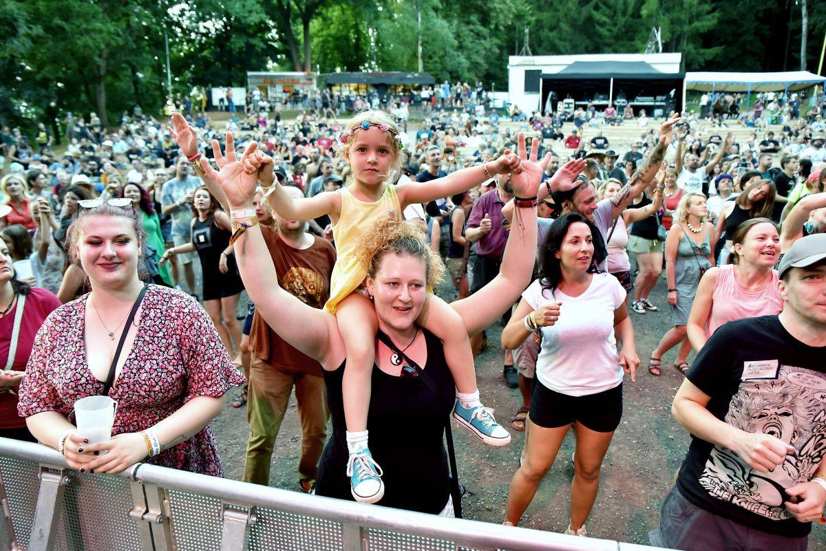 Český Woodstock nezklamal, na TrutnOFF přijeli Waltari, Monkey Business i Visací zámek
