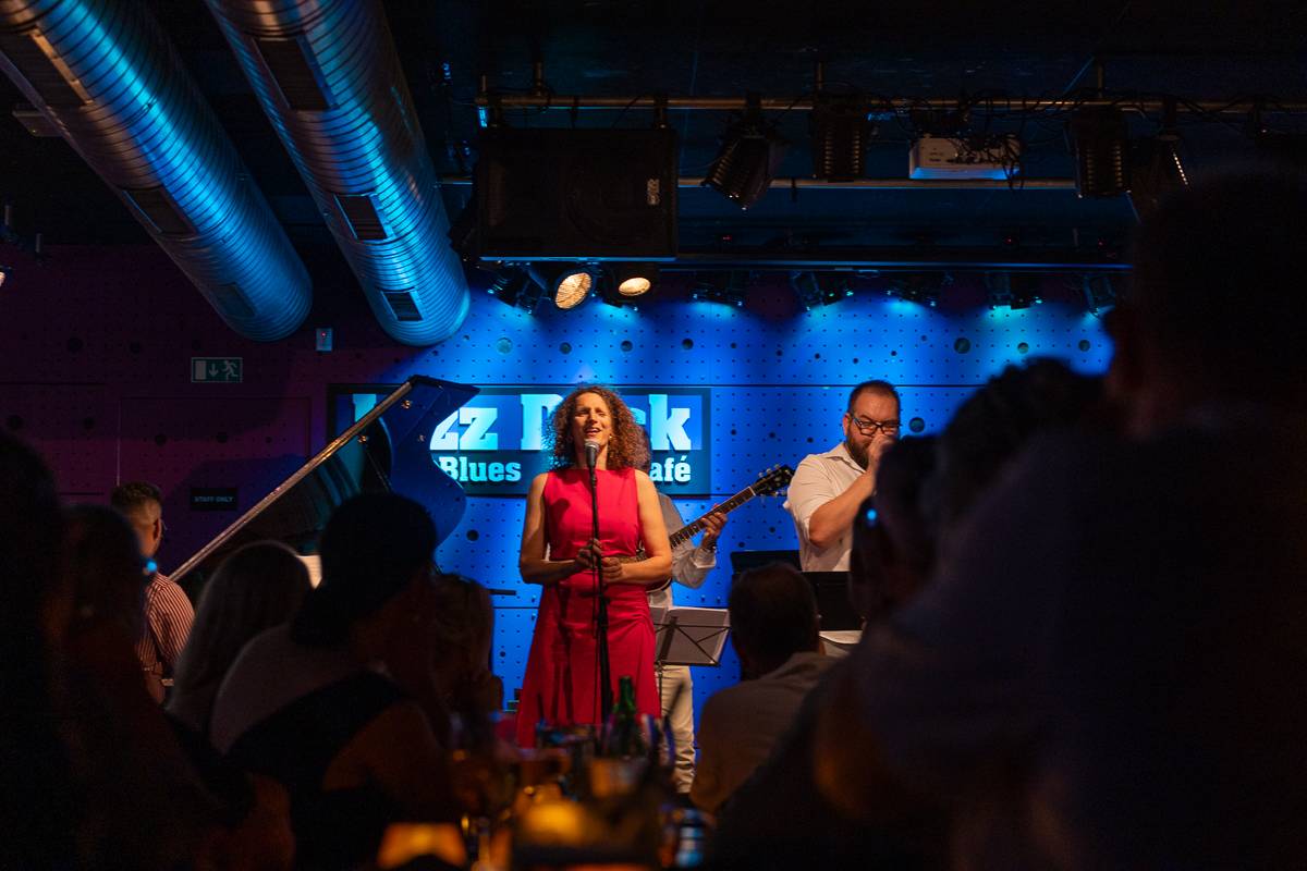 Jazzová smršť v Praze. Petra Ernyei připomněla éru bepopu