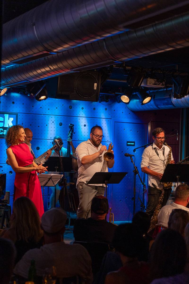 Jazzová smršť v Praze. Petra Ernyei připomněla éru bepopu