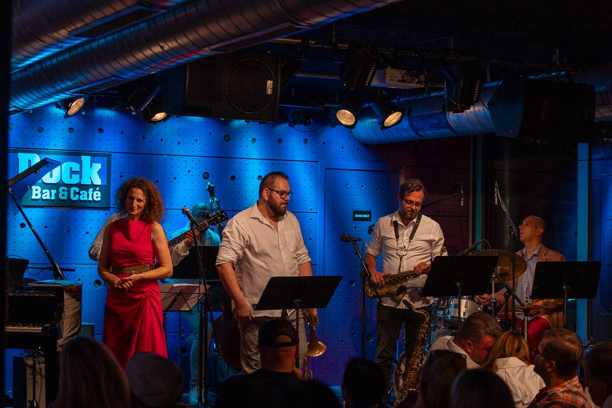 Jazzová smršť v Praze. Petra Ernyei připomněla éru bepopu