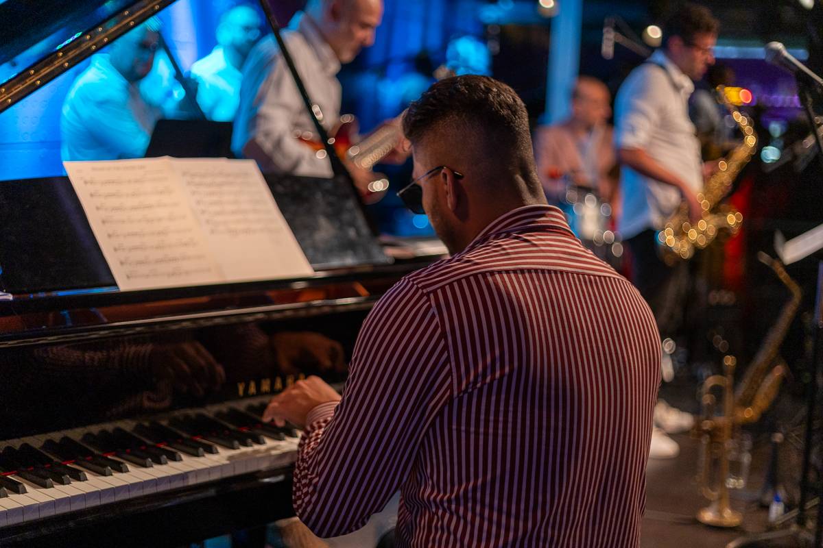 Jazzová smršť v Praze. Petra Ernyei připomněla éru bepopu