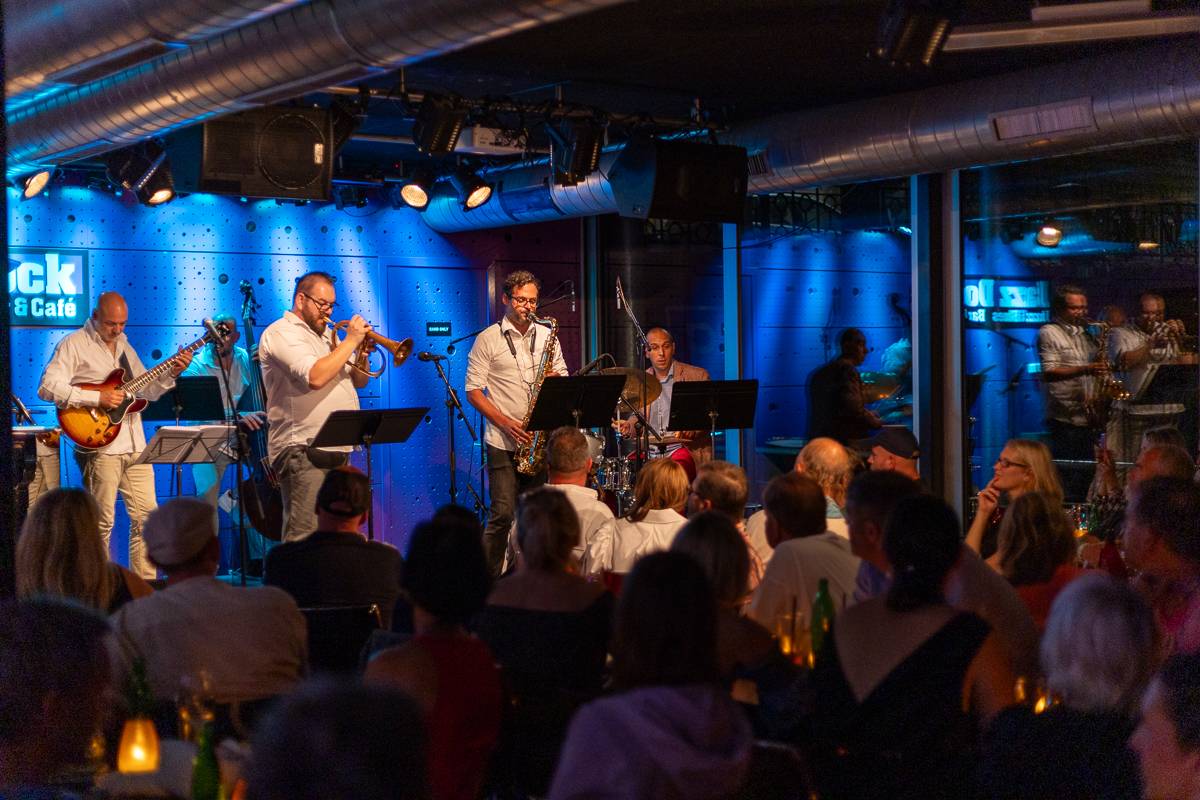 Jazzová smršť v Praze. Petra Ernyei připomněla éru bepopu