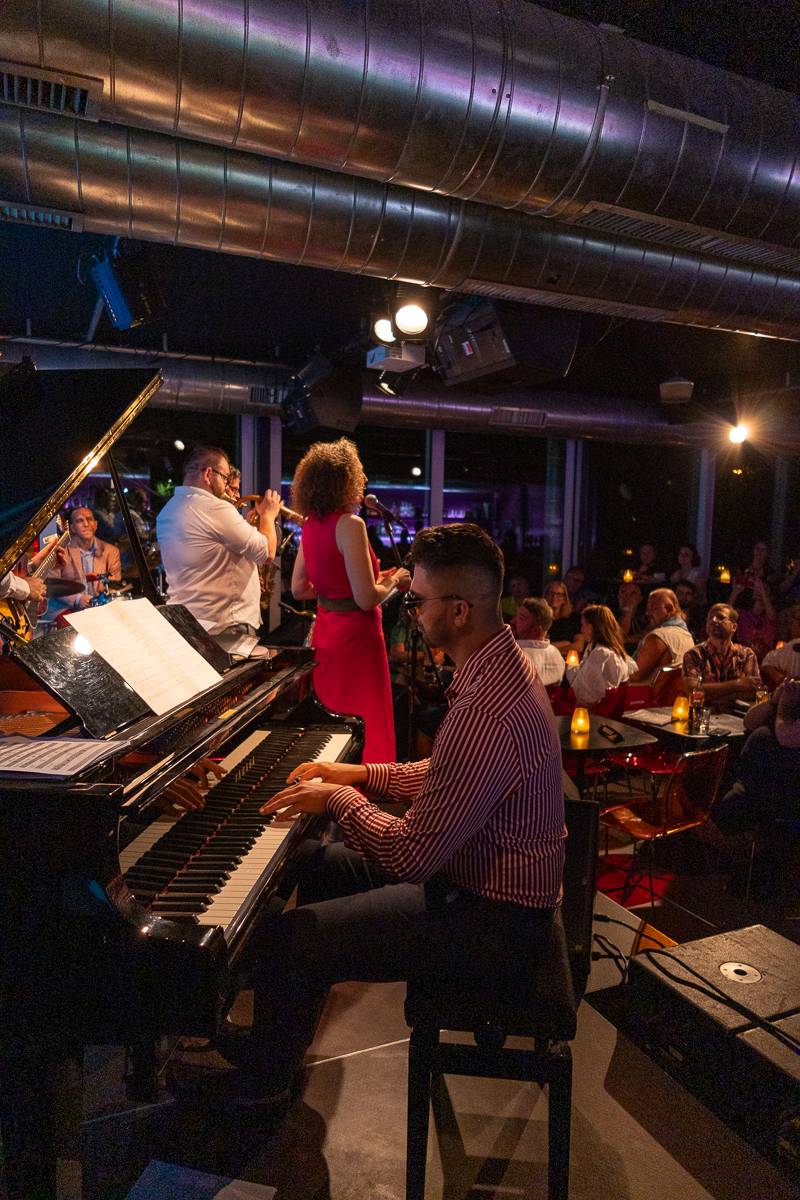 Jazzová smršť v Praze. Petra Ernyei připomněla éru bepopu