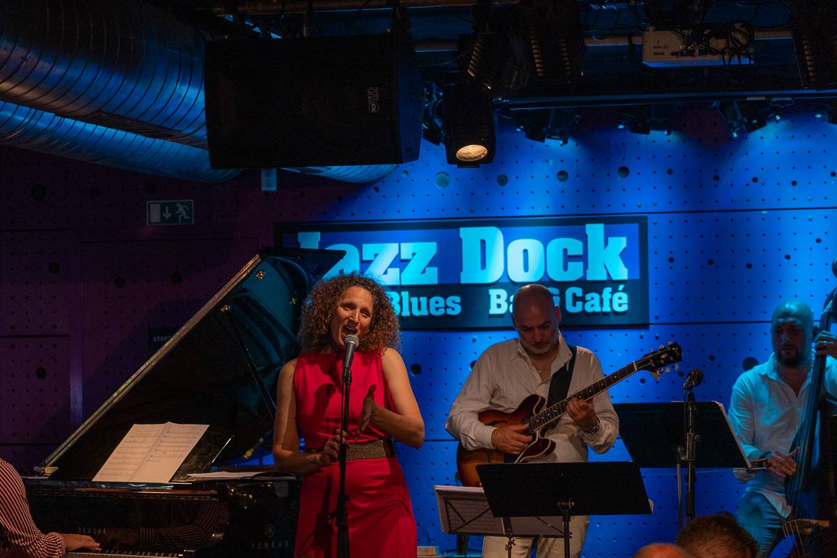 Jazzová smršť v Praze. Petra Ernyei připomněla éru bepopu