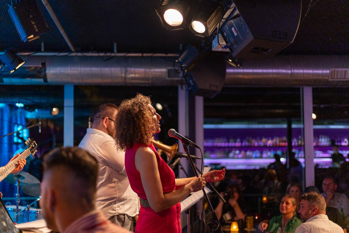 Jazzová smršť v Praze. Petra Ernyei připomněla éru bepopu