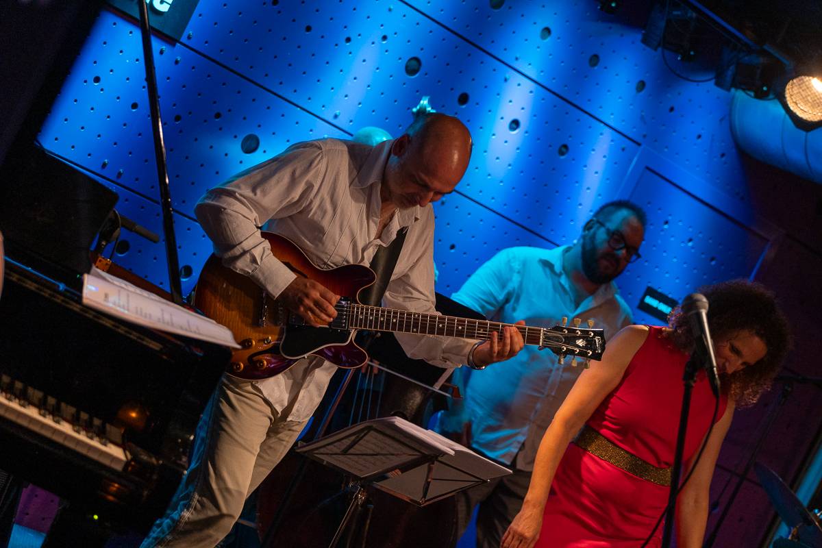 Jazzová smršť v Praze. Petra Ernyei připomněla éru bepopu