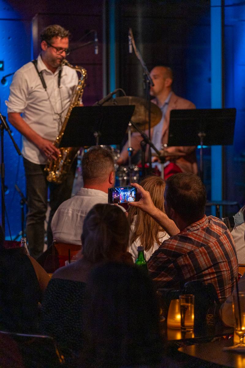 Jazzová smršť v Praze. Petra Ernyei připomněla éru bepopu