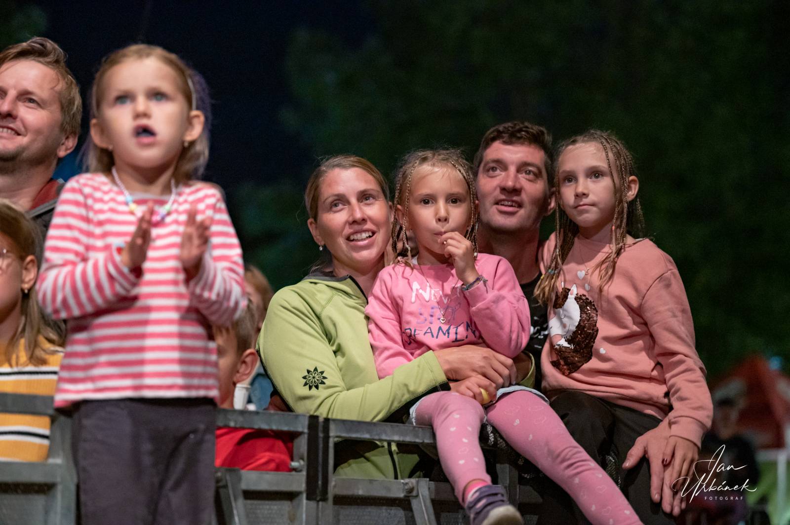 Poletíme? křtili LP Best of do gramofonu, kmotři desku rozsekali sekyrou