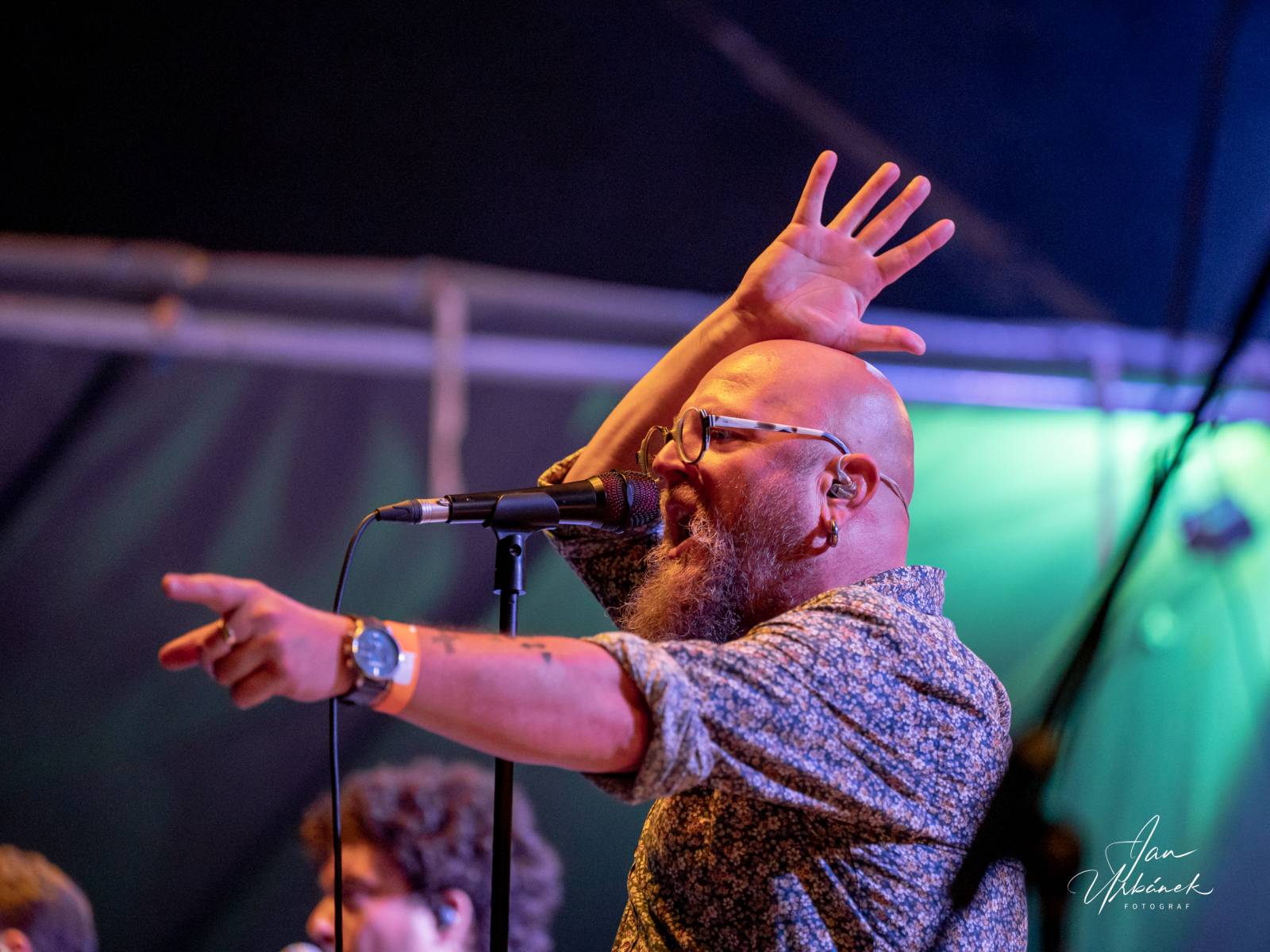 Poletíme? křtili LP Best of do gramofonu, kmotři desku rozsekali sekyrou