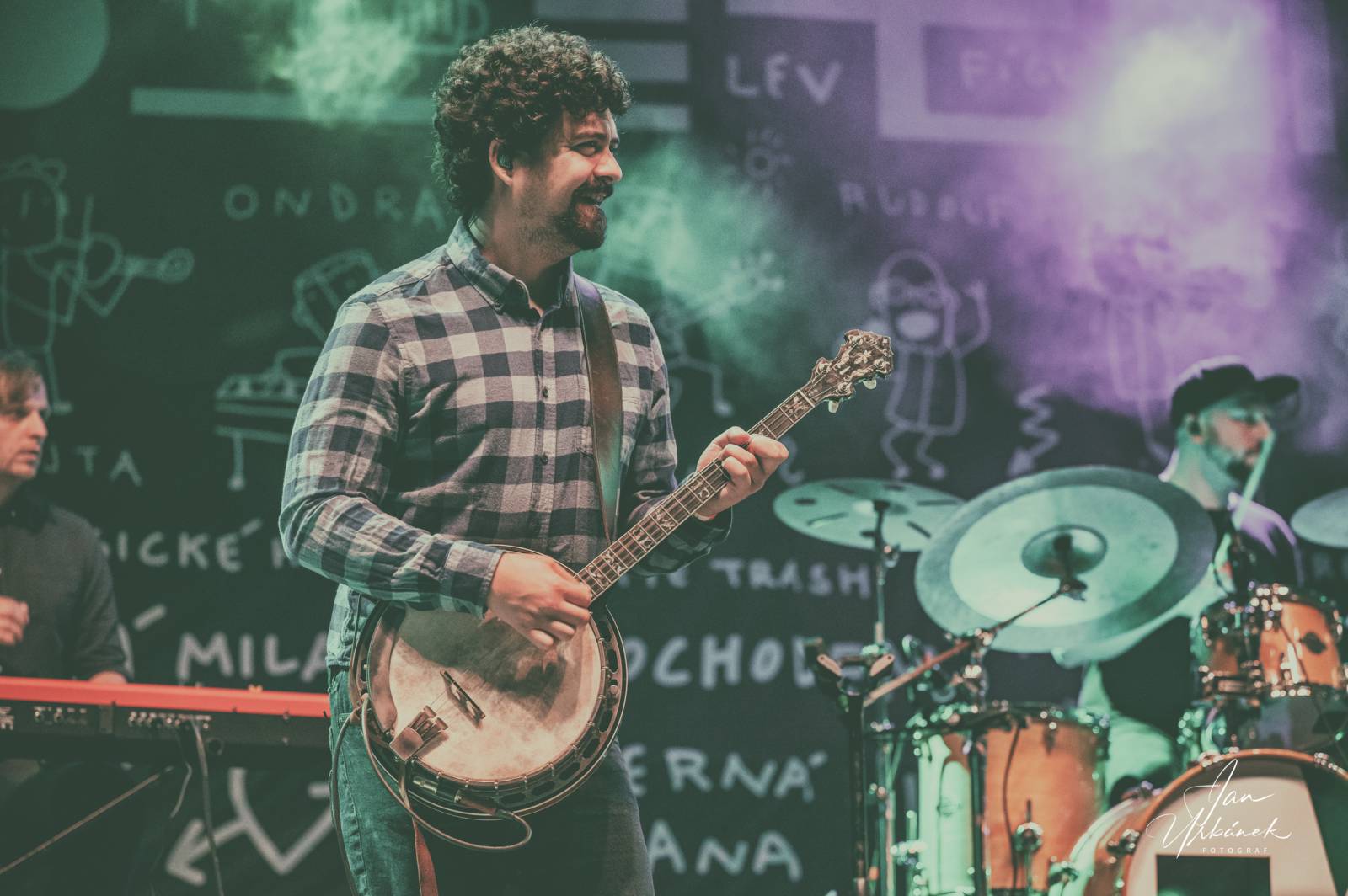 Poletíme? křtili LP Best of do gramofonu, kmotři desku rozsekali sekyrou