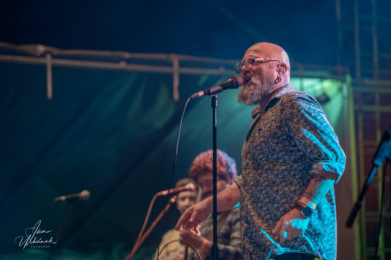 Poletíme? křtili LP Best of do gramofonu, kmotři desku rozsekali sekyrou