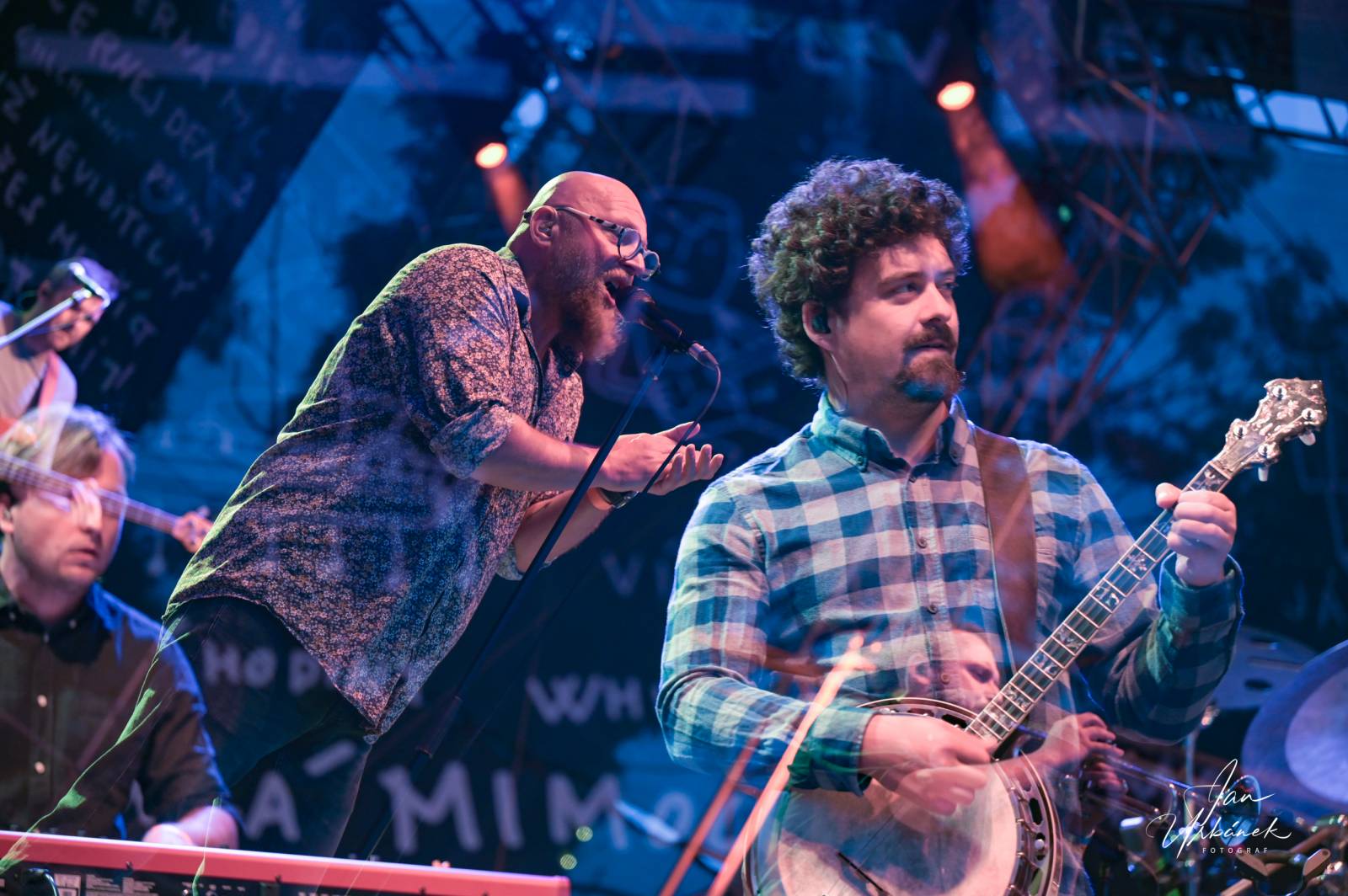 Poletíme? křtili LP Best of do gramofonu, kmotři desku rozsekali sekyrou