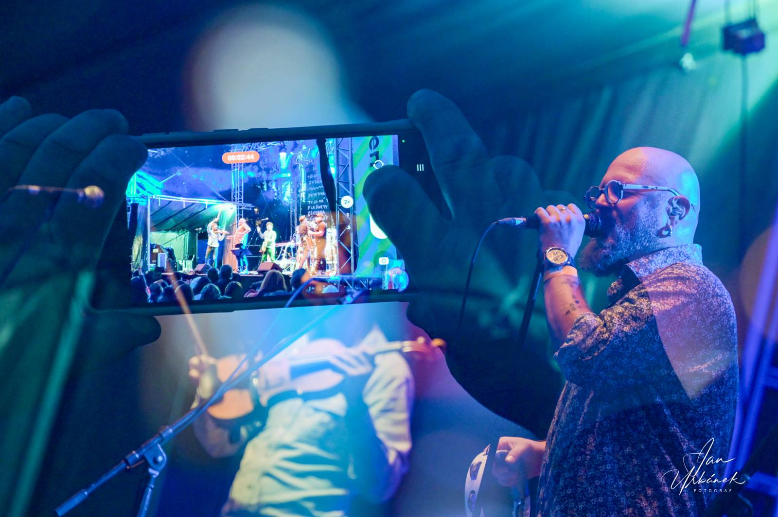 Poletíme? křtili LP Best of do gramofonu, kmotři desku rozsekali sekyrou