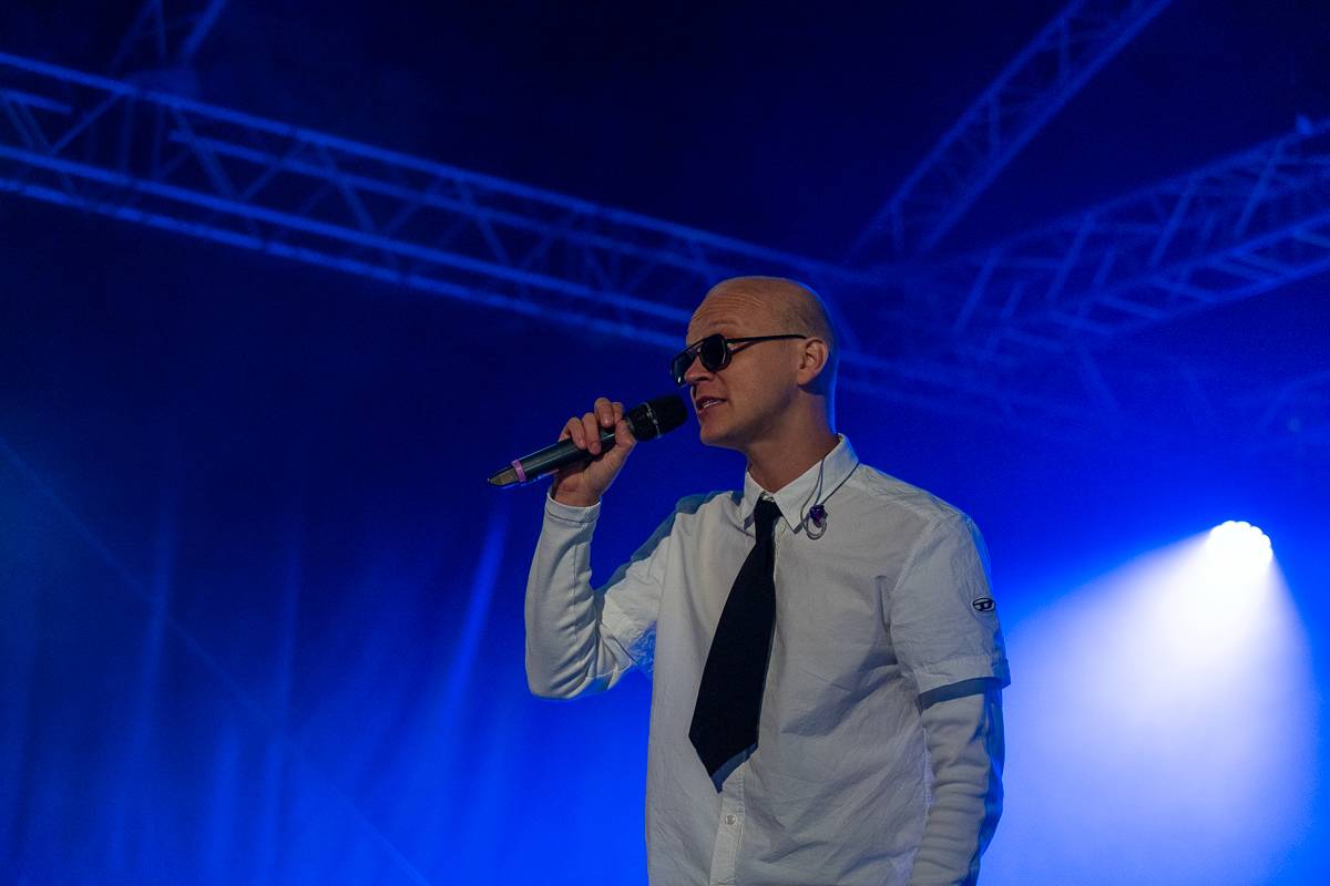 7krát3 rozjařil fanoušky na Občanské plovárně, doprovodil ho Orion