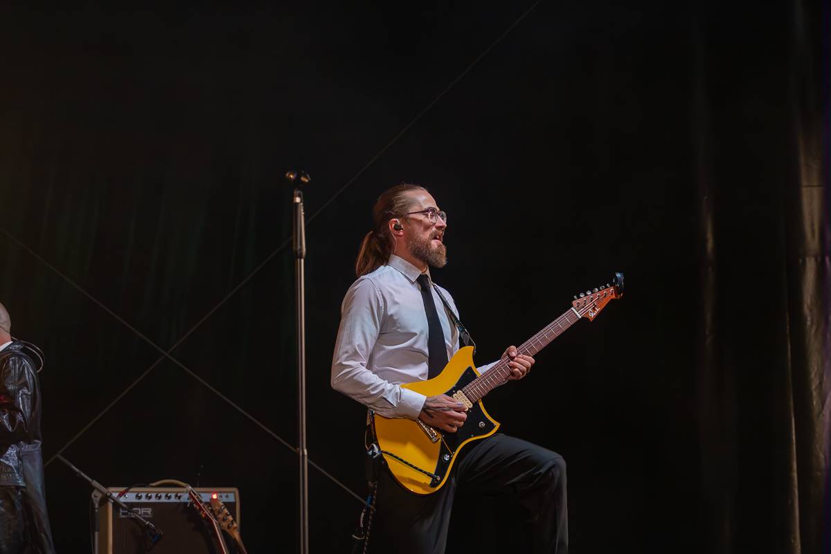 7krát3 rozjařil fanoušky na Občanské plovárně, doprovodil ho Orion