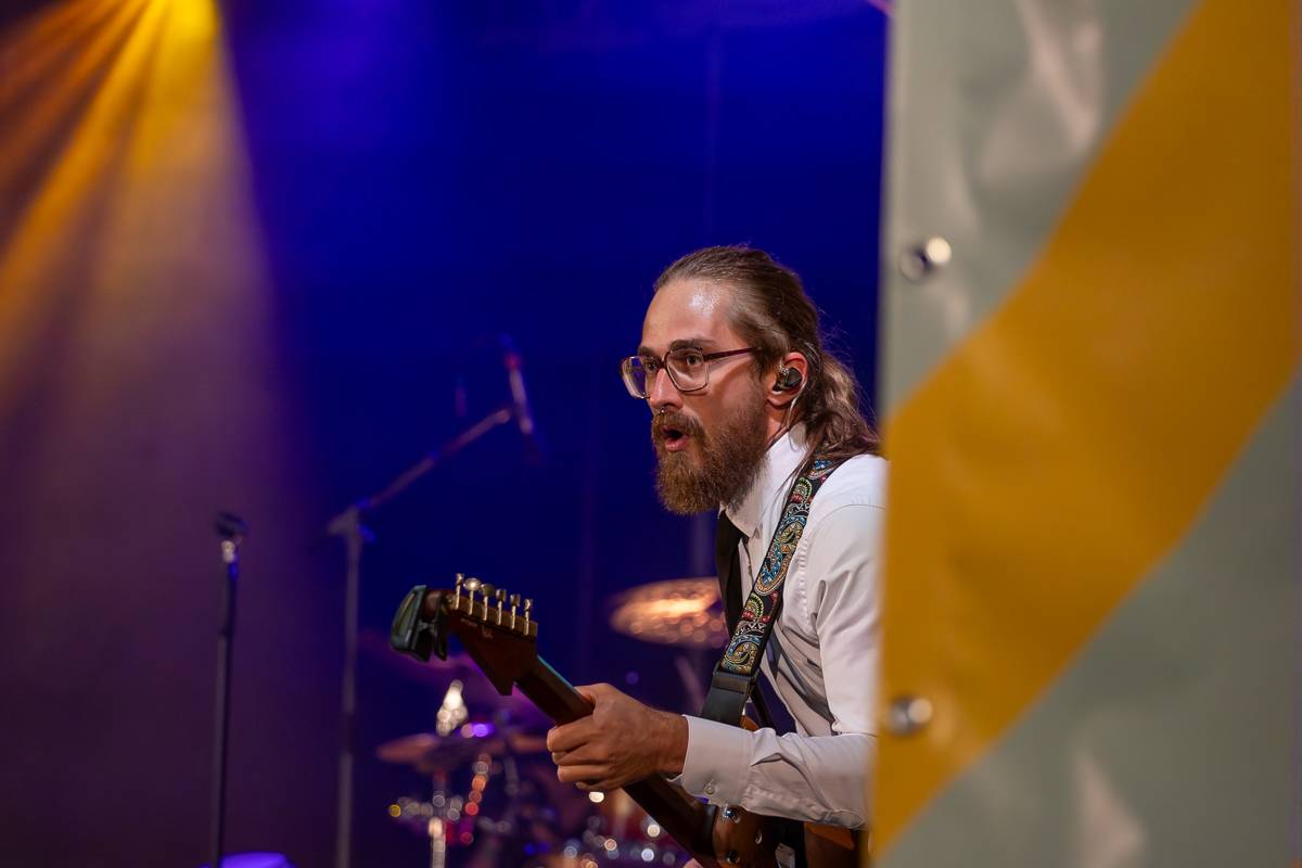 7krát3 rozjařil fanoušky na Občanské plovárně, doprovodil ho Orion