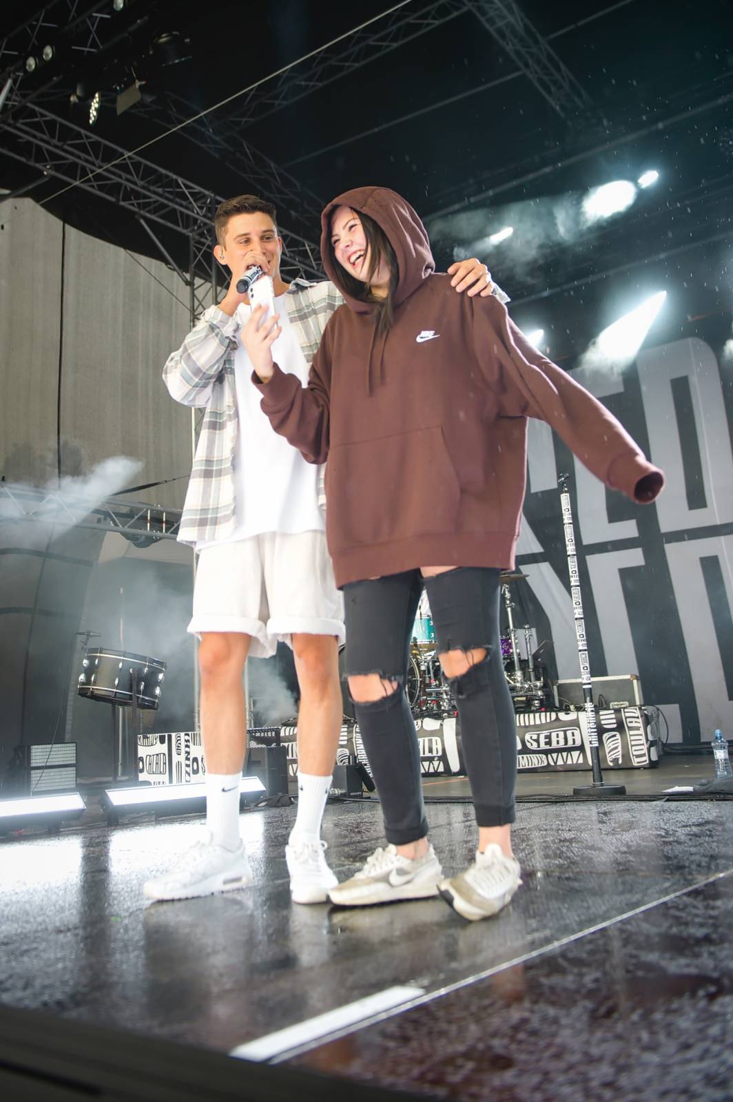 Ewa Farna a Sebastian hráli pro kulturu, třebíčské publikum neodradil ani déšť