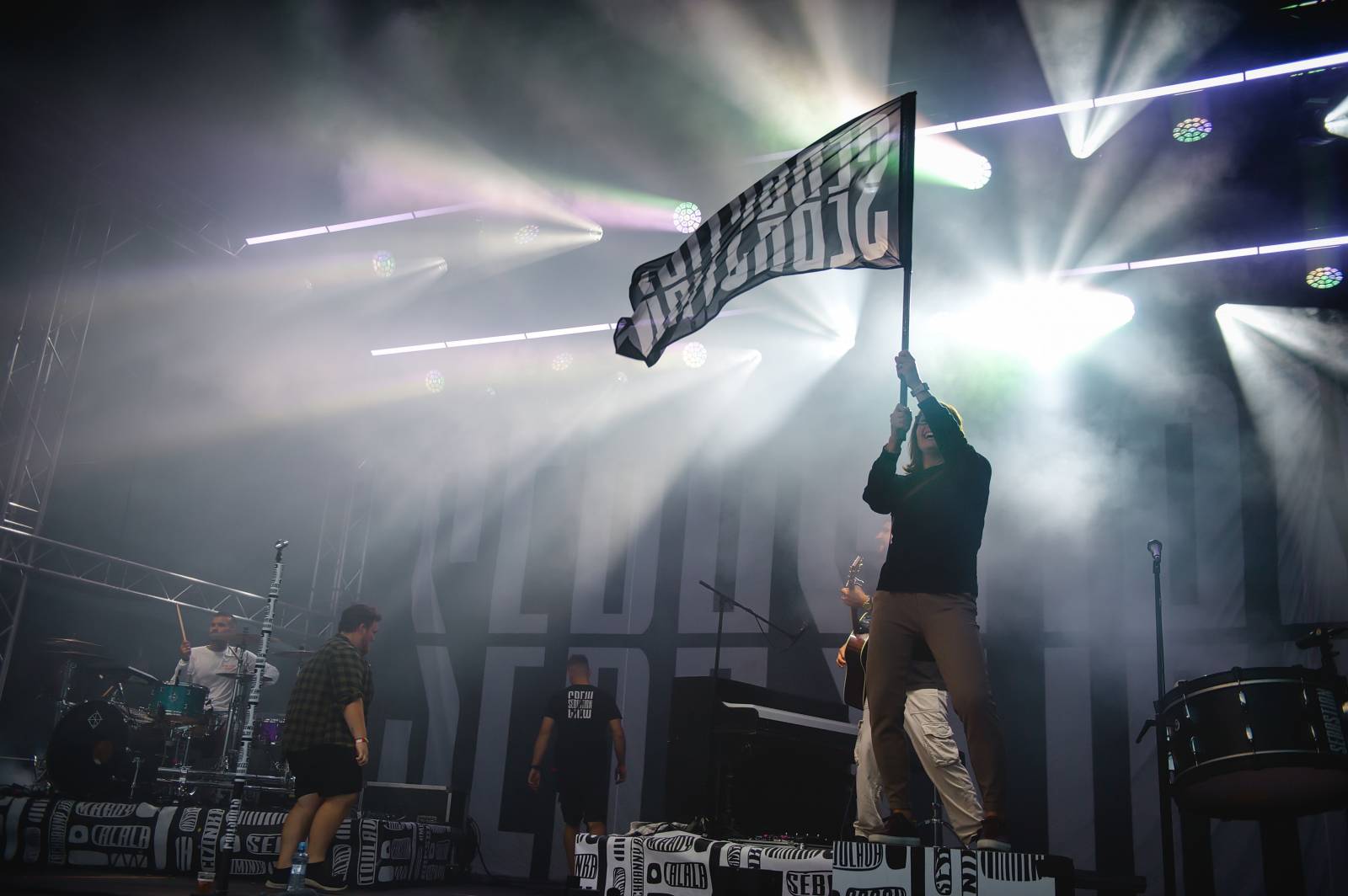 Ewa Farna a Sebastian hráli pro kulturu, třebíčské publikum neodradil ani déšť