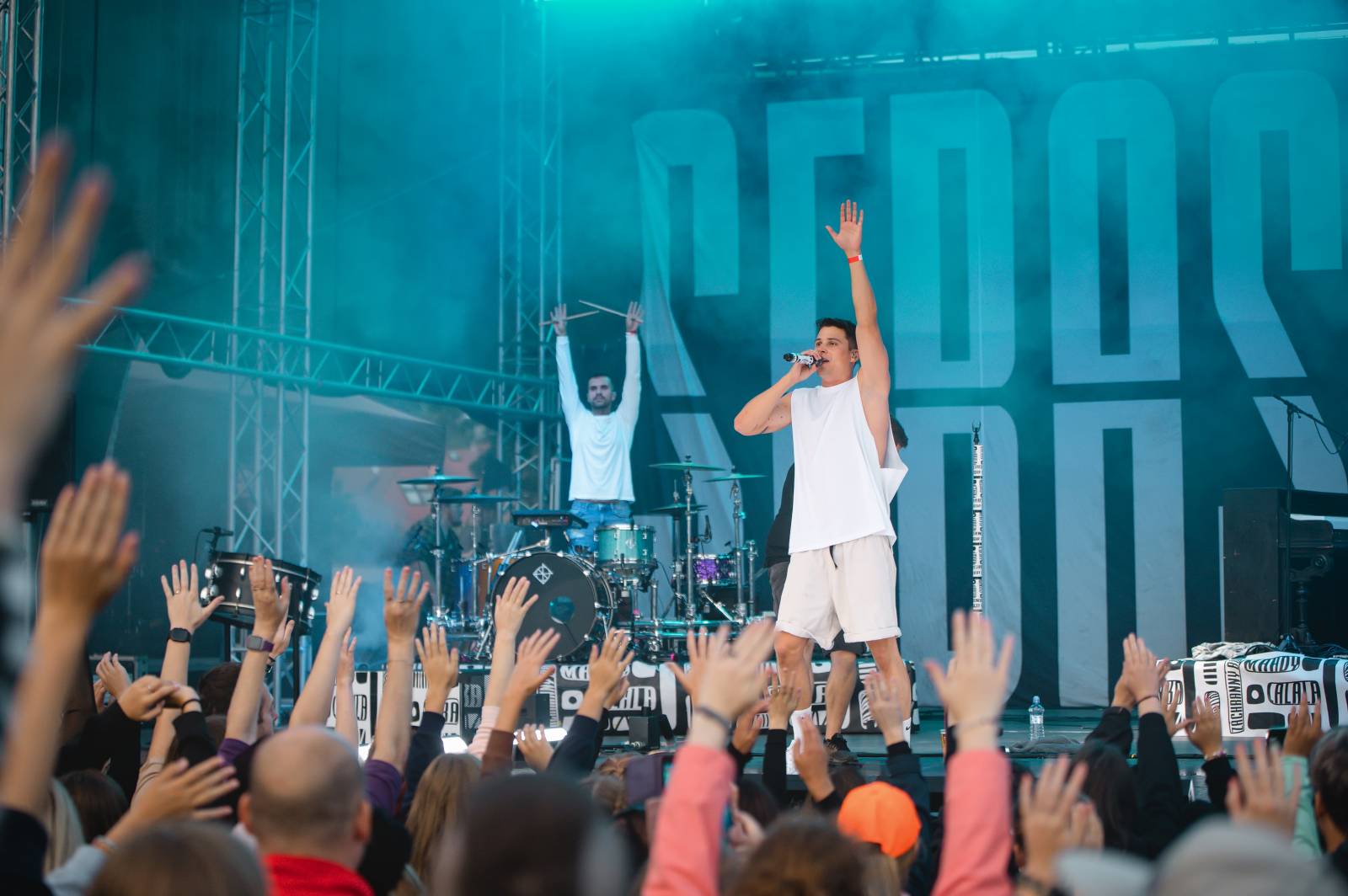 Ewa Farna a Sebastian hráli pro kulturu, třebíčské publikum neodradil ani déšť