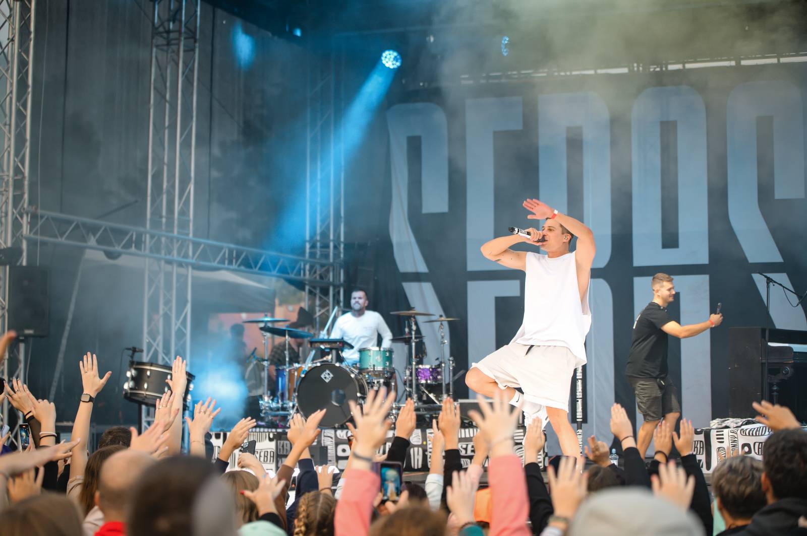 Ewa Farna a Sebastian hráli pro kulturu, třebíčské publikum neodradil ani déšť