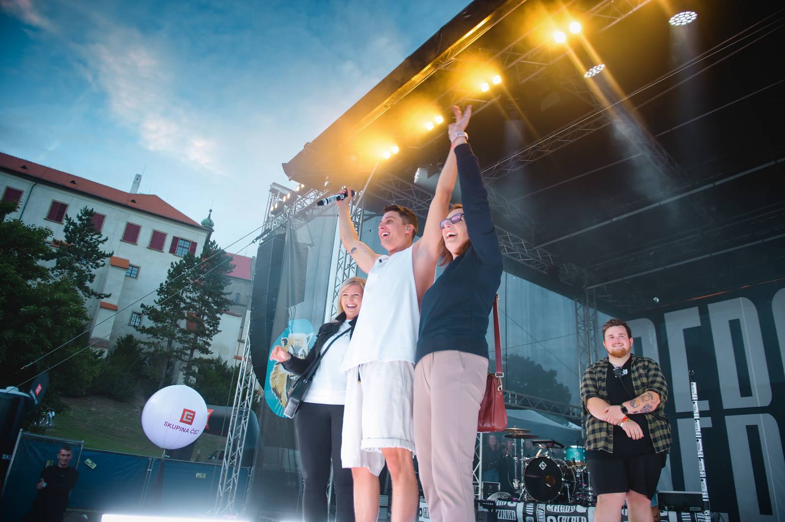 Ewa Farna a Sebastian hráli pro kulturu, třebíčské publikum neodradil ani déšť