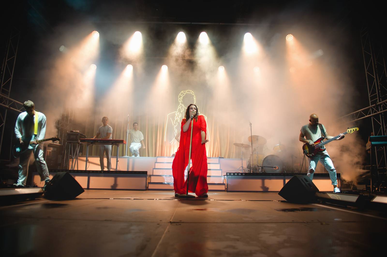 Ewa Farna a Sebastian hráli pro kulturu, třebíčské publikum neodradil ani déšť