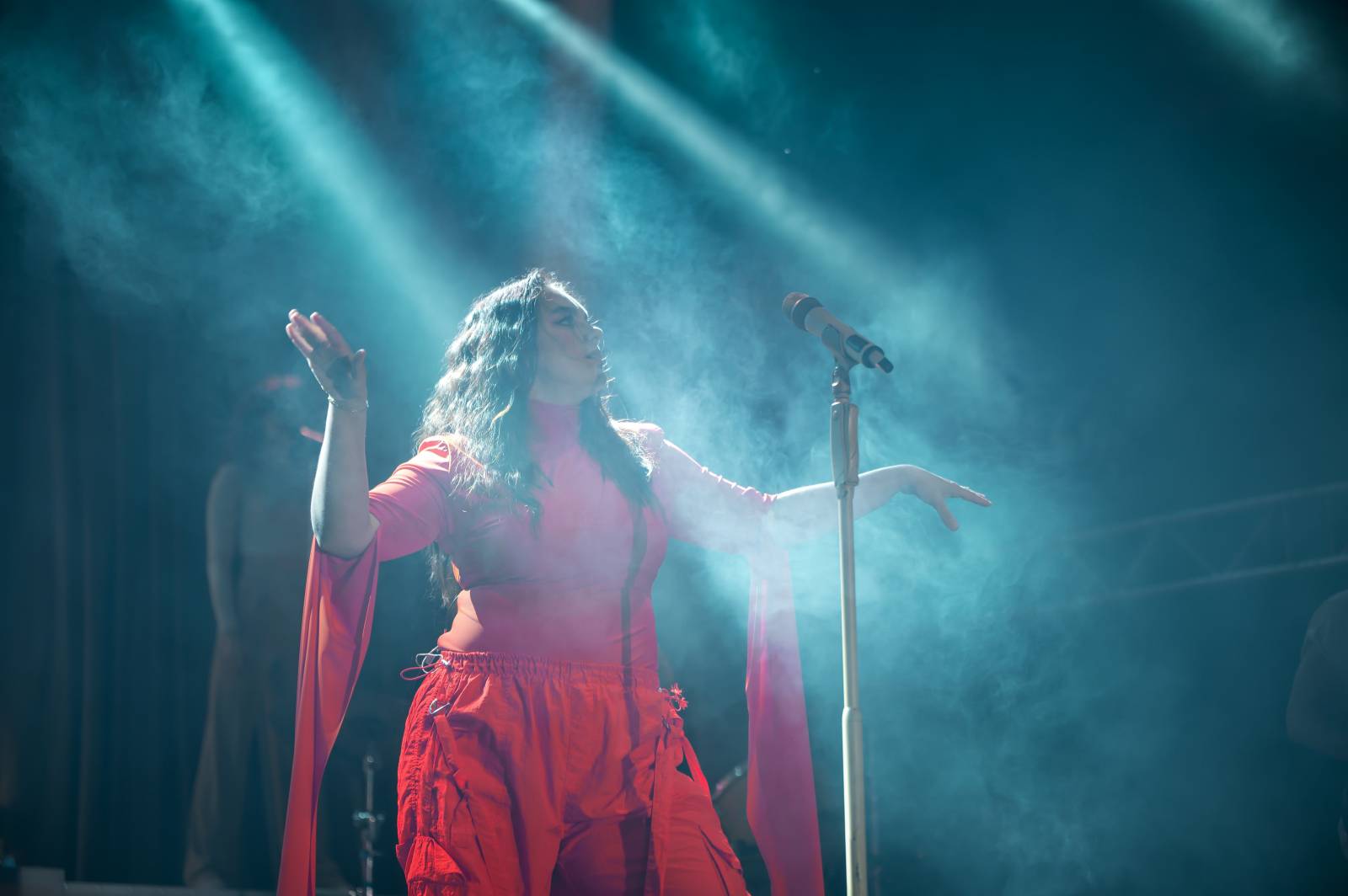 Ewa Farna a Sebastian hráli pro kulturu, třebíčské publikum neodradil ani déšť