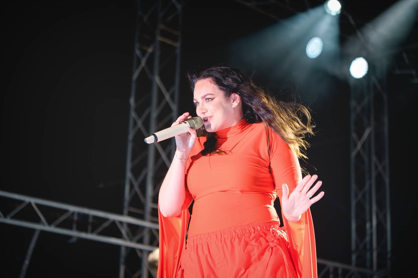 Ewa Farna a Sebastian hráli pro kulturu, třebíčské publikum neodradil ani déšť