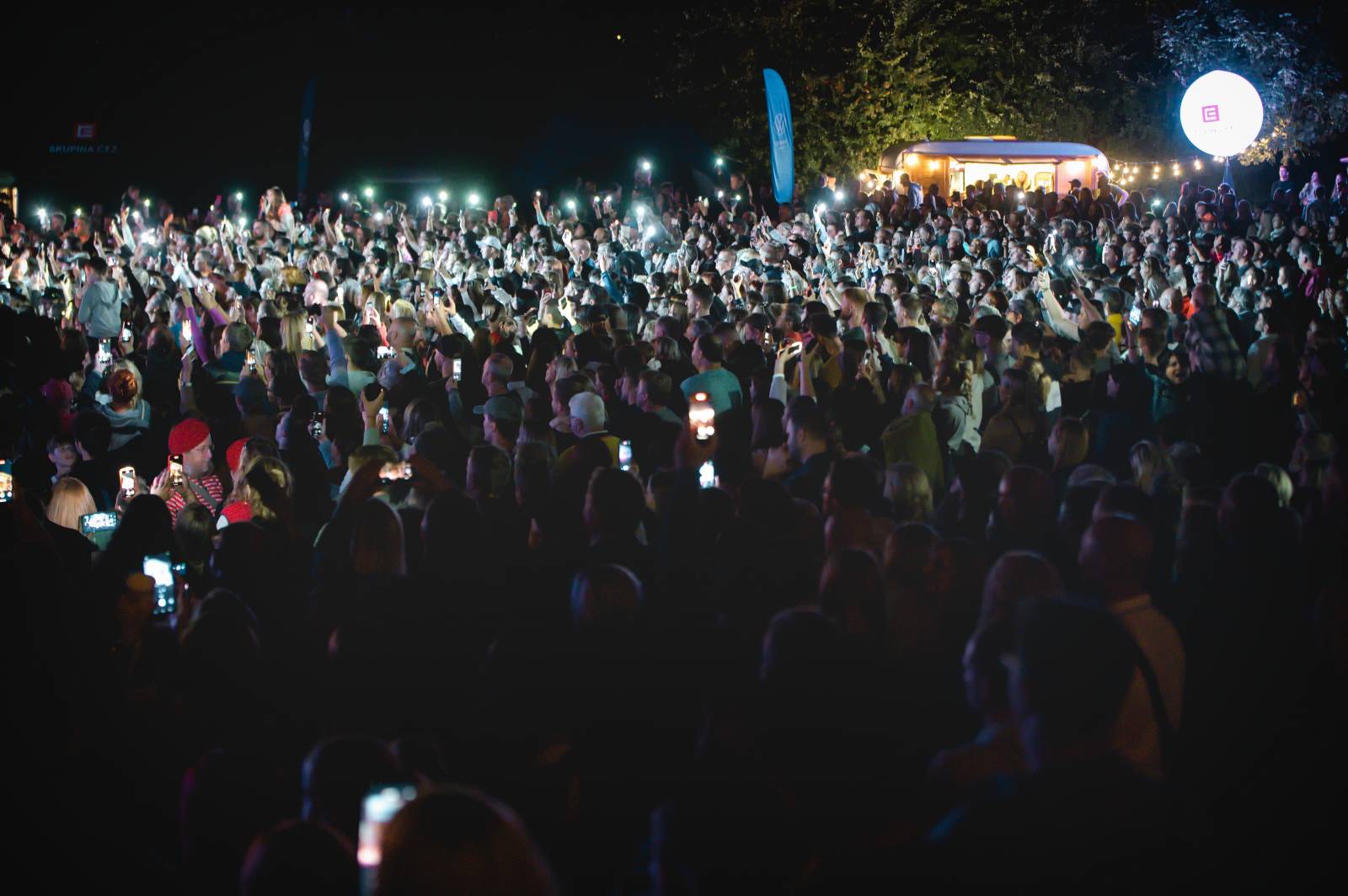 Ewa Farna a Sebastian hráli pro kulturu, třebíčské publikum neodradil ani déšť