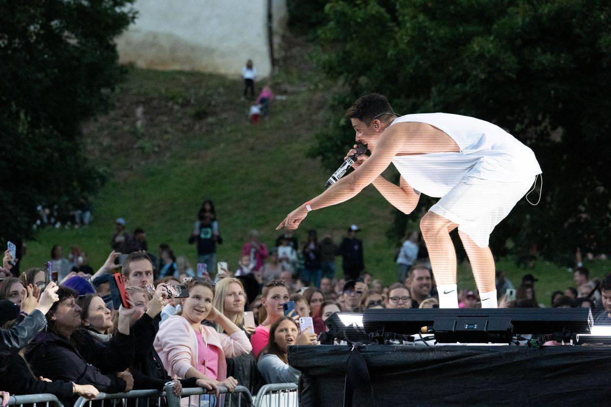 Energický Sebastian i roztančená Ewa Farna. V Třebíči se hrálo pro kulturu