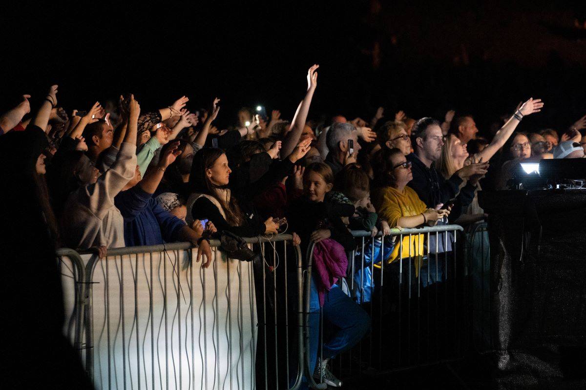 Energický Sebastian i roztančená Ewa Farna. V Třebíči se hrálo pro kulturu