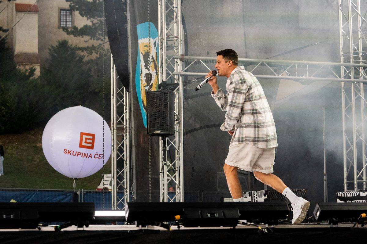 Energický Sebastian i roztančená Ewa Farna. V Třebíči se hrálo pro kulturu