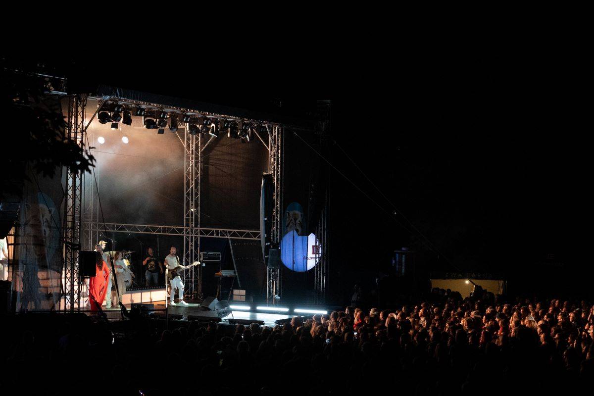 Energický Sebastian i roztančená Ewa Farna. V Třebíči se hrálo pro kulturu