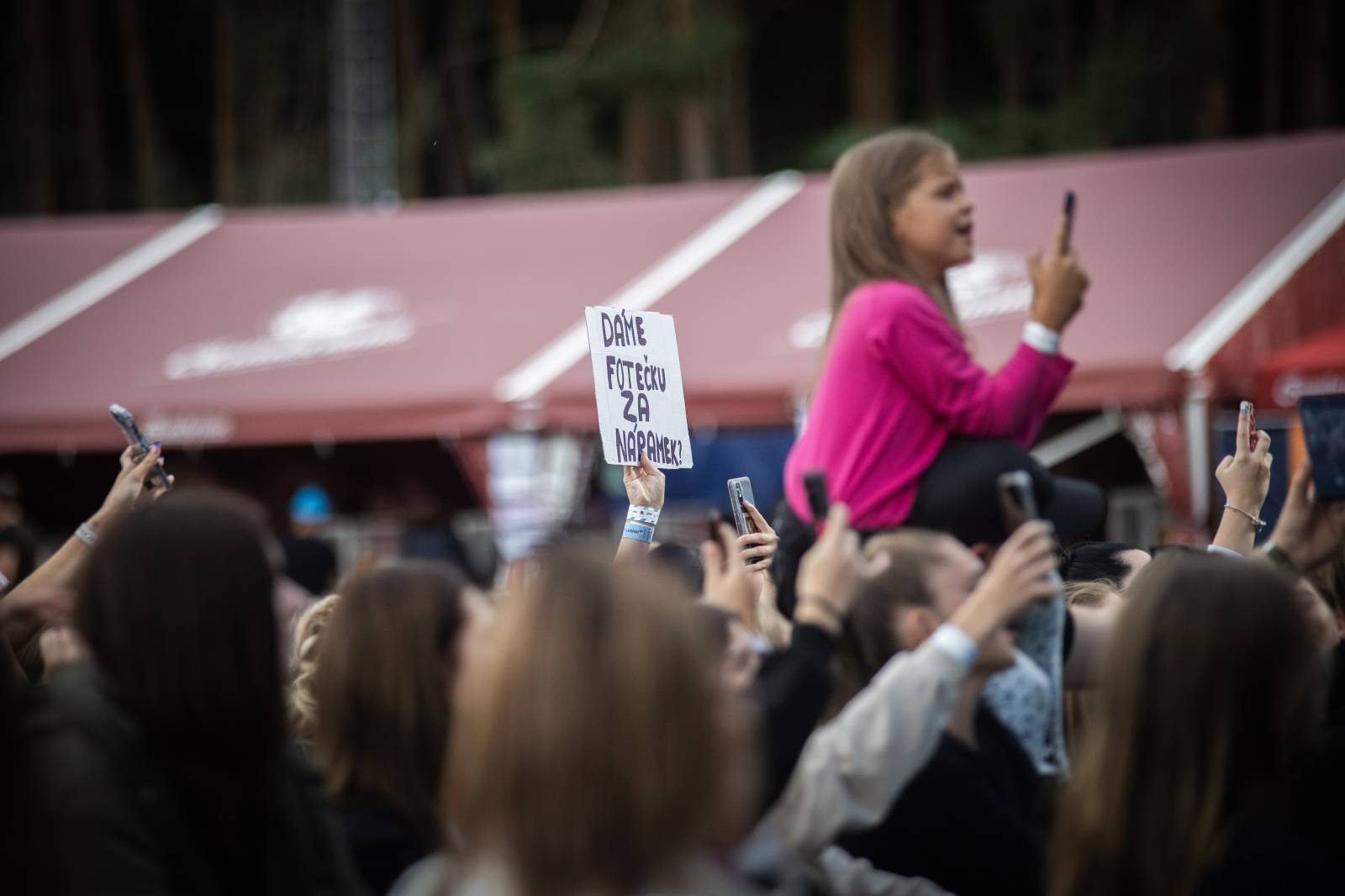 První den na Bezdězu se neobešel bez deště. Hrady CZ přivezli Kryštof, Majka Spirita i divokou Gaiu Mesiah