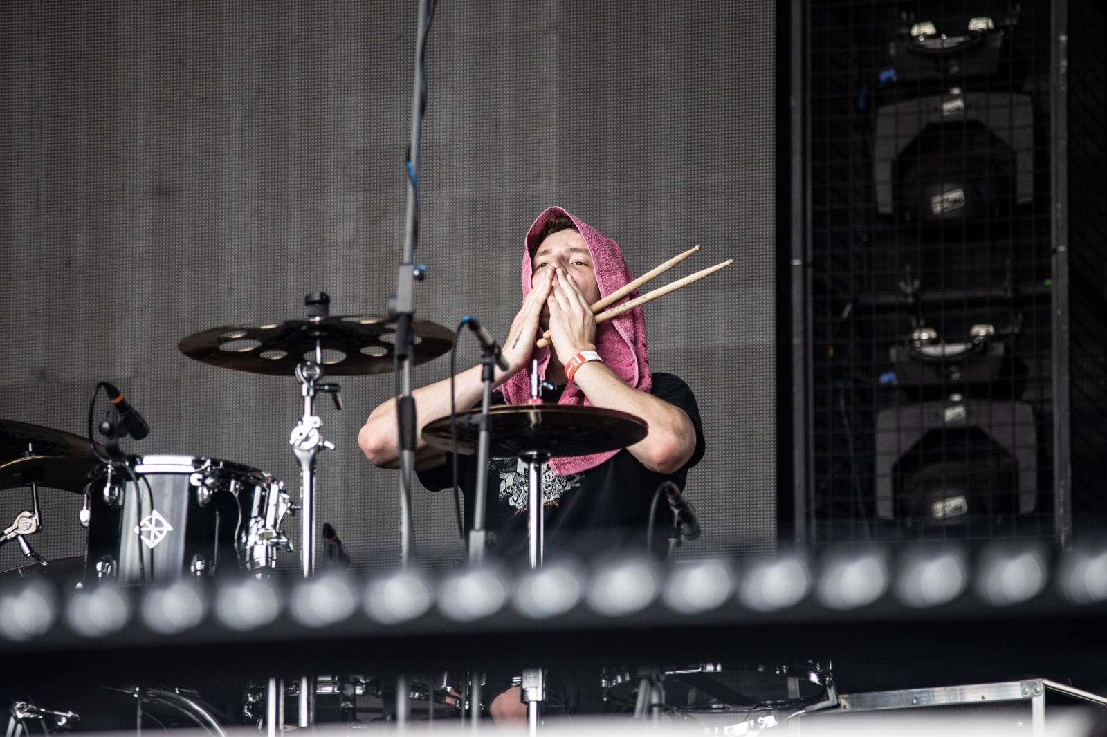 První den na Bezdězu se neobešel bez deště. Hrady CZ přivezli Kryštof, Majka Spirita i divokou Gaiu Mesiah