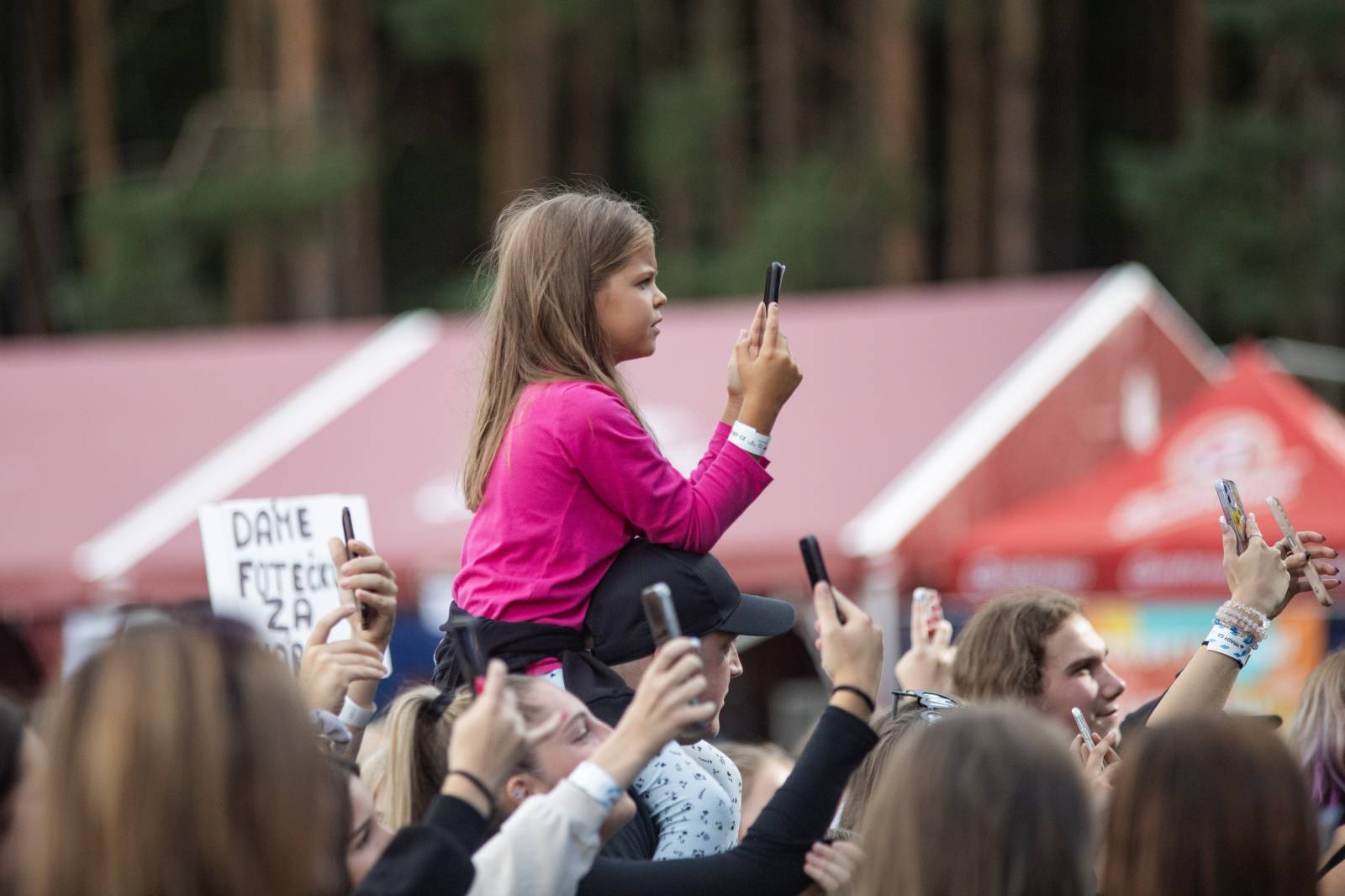První den na Bezdězu se neobešel bez deště. Hrady CZ přivezli Kryštof, Majka Spirita i divokou Gaiu Mesiah