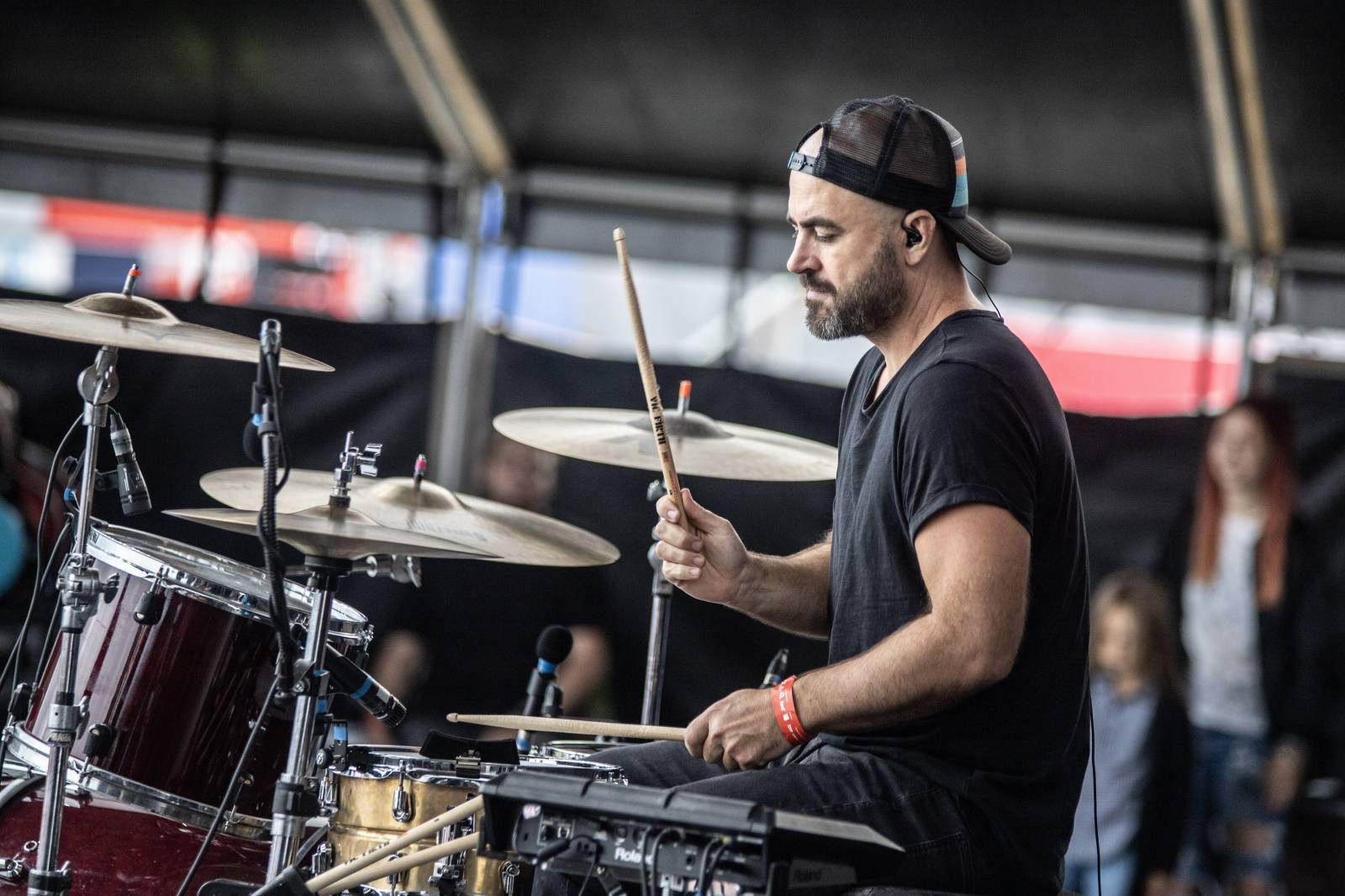 První den na Bezdězu se neobešel bez deště. Hrady CZ přivezli Kryštof, Majka Spirita i divokou Gaiu Mesiah