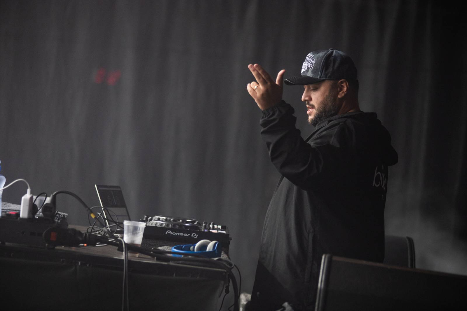 První den na Bezdězu se neobešel bez deště. Hrady CZ přivezli Kryštof, Majka Spirita i divokou Gaiu Mesiah