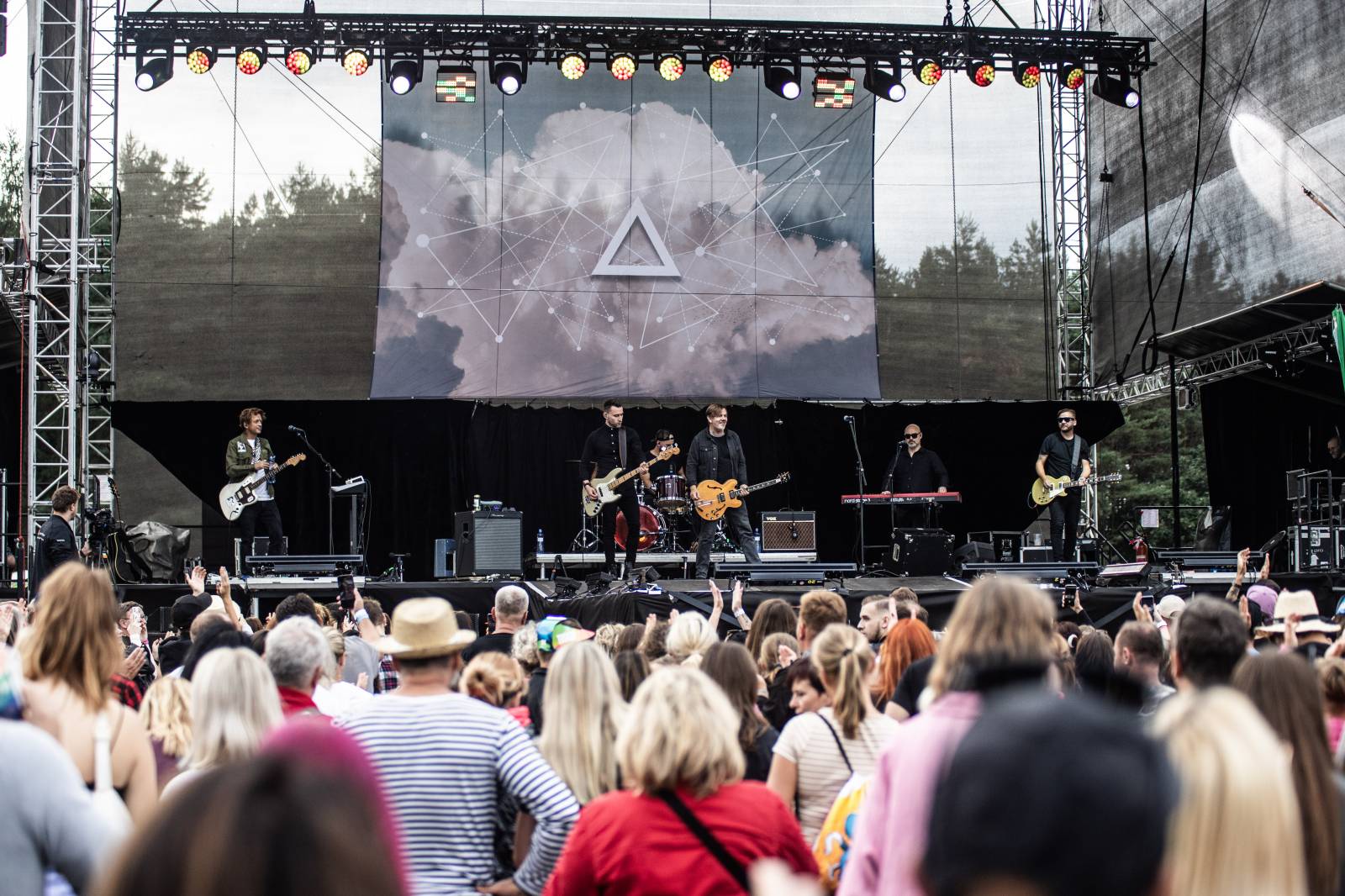 První den na Bezdězu se neobešel bez deště. Hrady CZ přivezli Kryštof, Majka Spirita i divokou Gaiu Mesiah