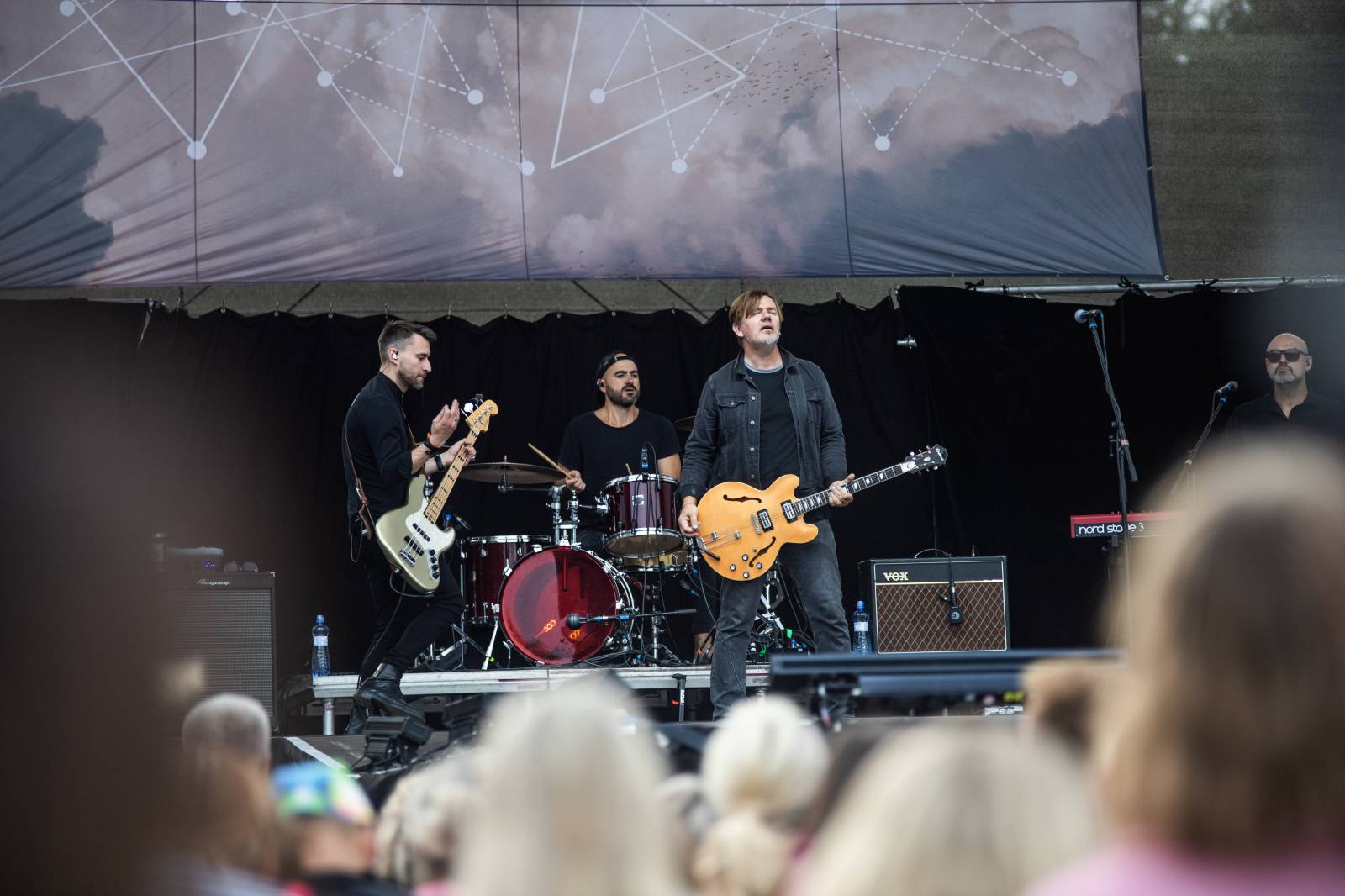 První den na Bezdězu se neobešel bez deště. Hrady CZ přivezli Kryštof, Majka Spirita i divokou Gaiu Mesiah