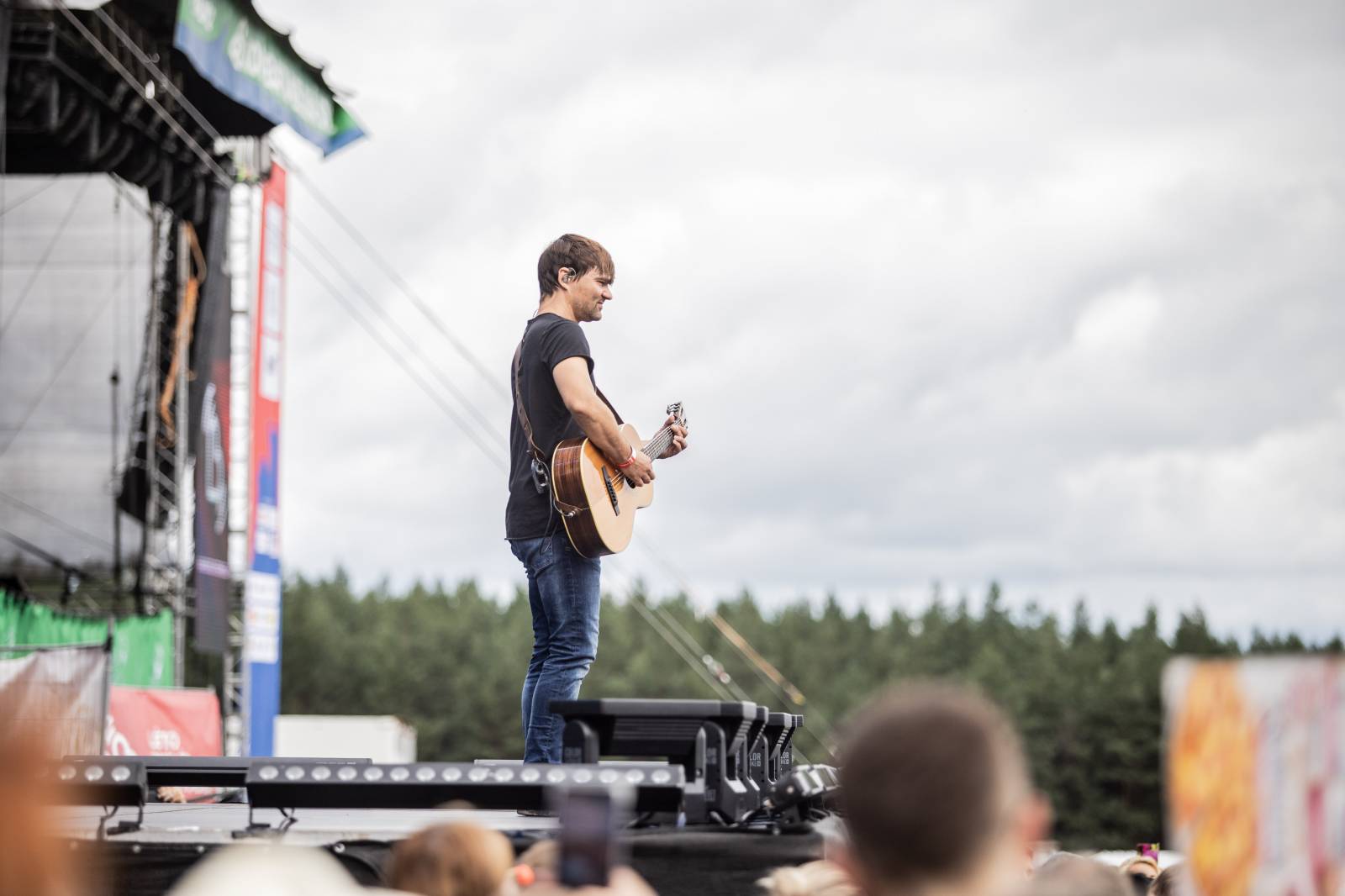 Druhý den na Bezdězu byl plný pozitivní energie a emocí. Nechyběli Cocotte Minute, Tomáš Klus nebo Dymytry